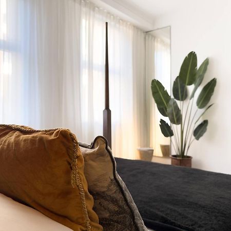 Tranquil Oasis W 100Inch Cinema & Hammock, By The Design Traveller Apartman London Kültér fotó