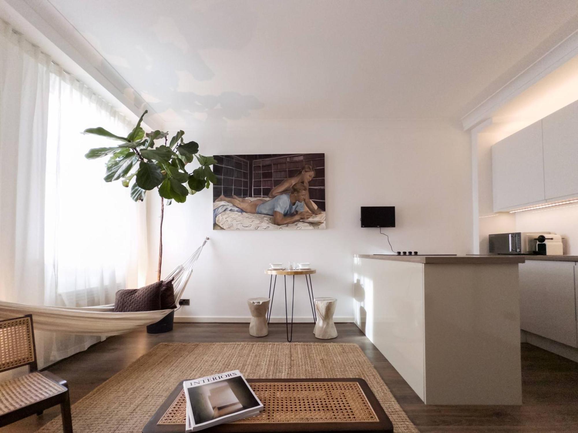 Tranquil Oasis W 100Inch Cinema & Hammock, By The Design Traveller Apartman London Kültér fotó