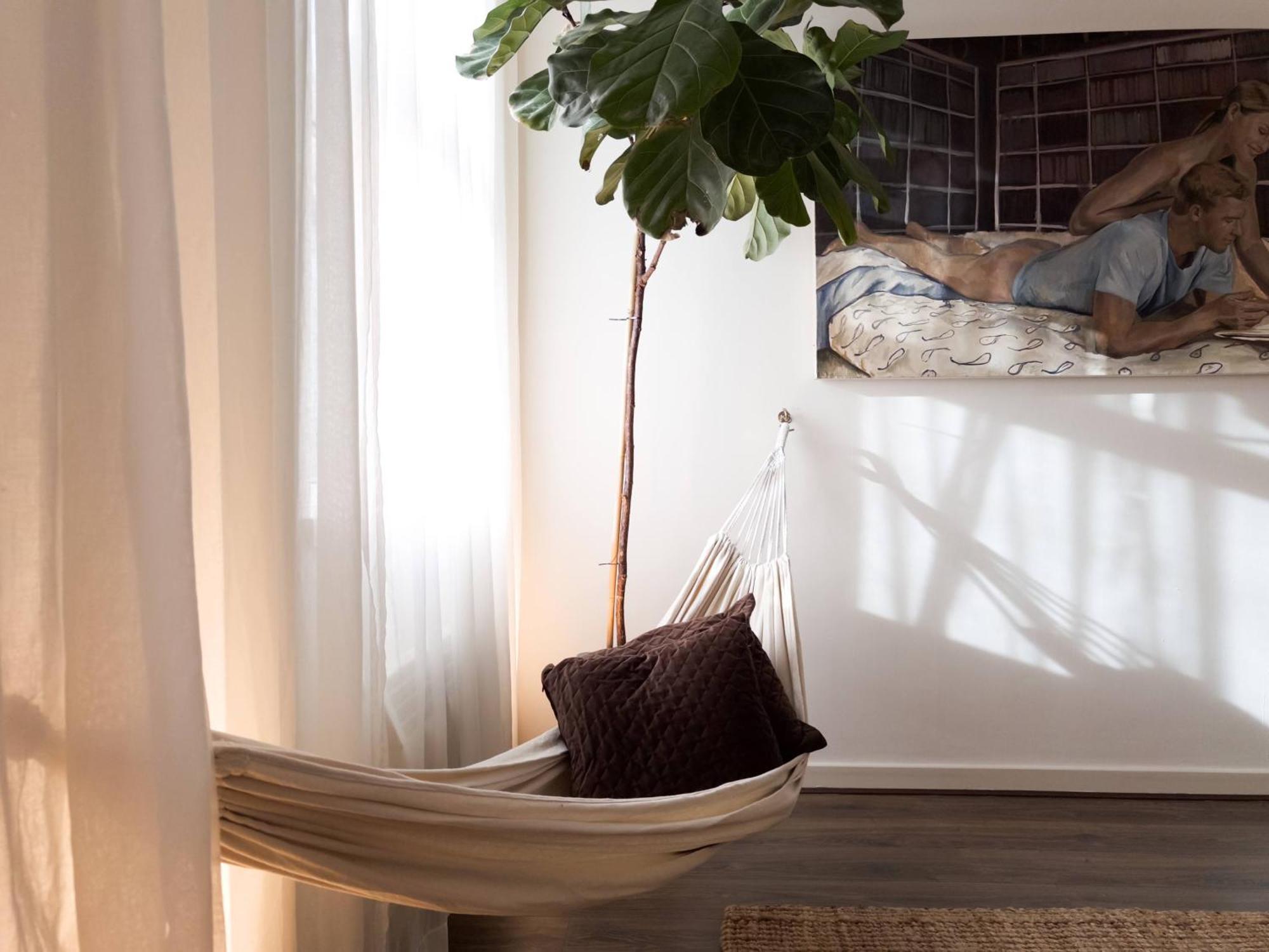 Tranquil Oasis W 100Inch Cinema & Hammock, By The Design Traveller Apartman London Kültér fotó