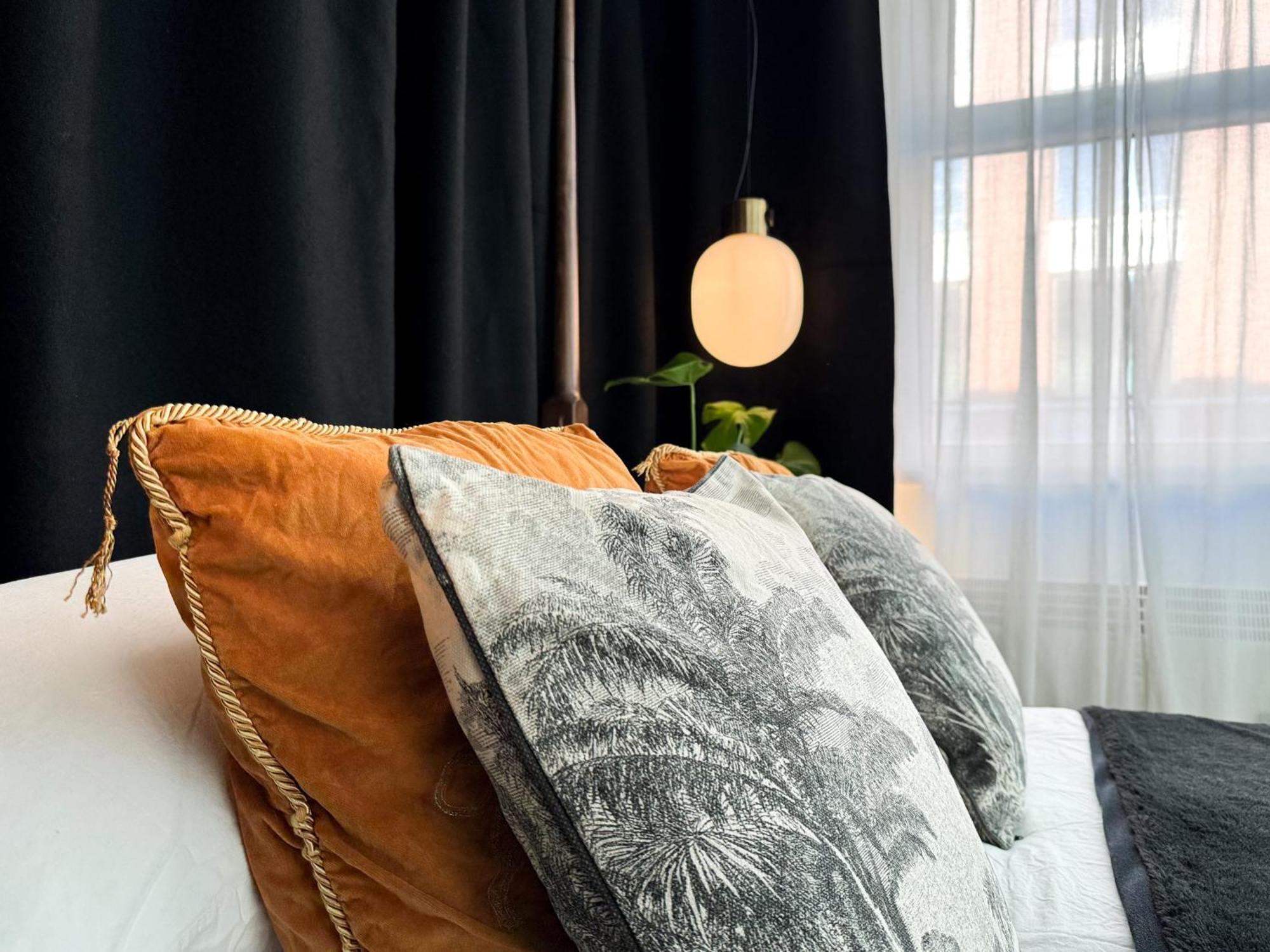 Tranquil Oasis W 100Inch Cinema & Hammock, By The Design Traveller Apartman London Kültér fotó